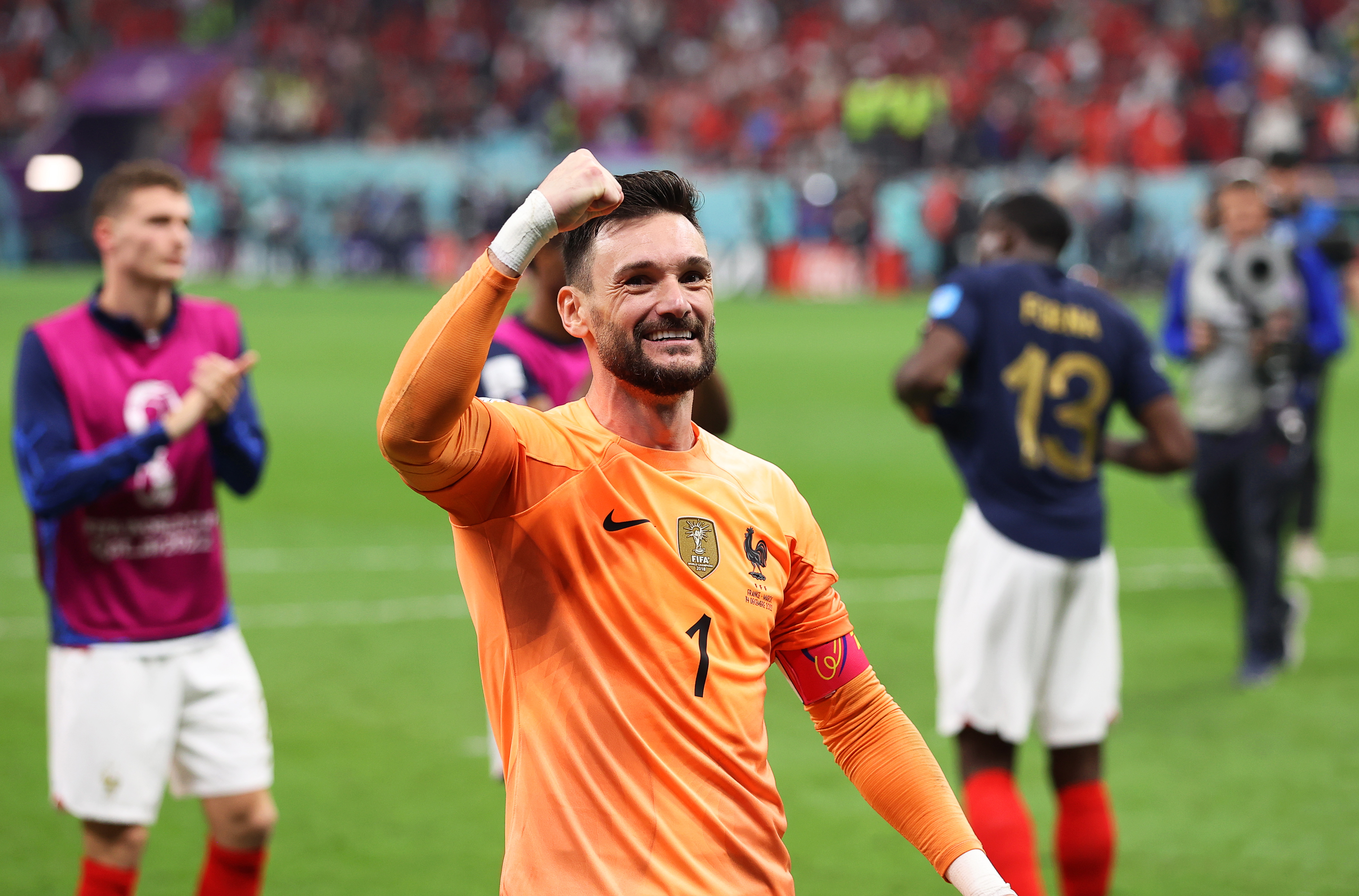 Al Khor (Qatar), 14/12/2022.- France's goalkeeper Hugo Lloris (C) and teammates celebrate after winning the FIFA World Cup 2022 semi final between France and Morocco at Al Bayt Stadium in Al Khor, Qatar, 14 December 2022. (Mundial de Fútbol, Francia, Marruecos, Catar) EFE/EPA/Tolga Bozoglu