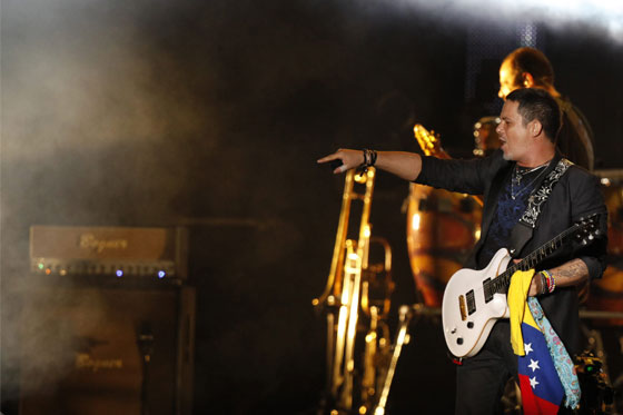 Alejandro Sanz llora en concierto