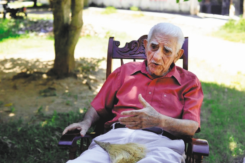 Julio Erazo, un juglar contra la peste del olvido