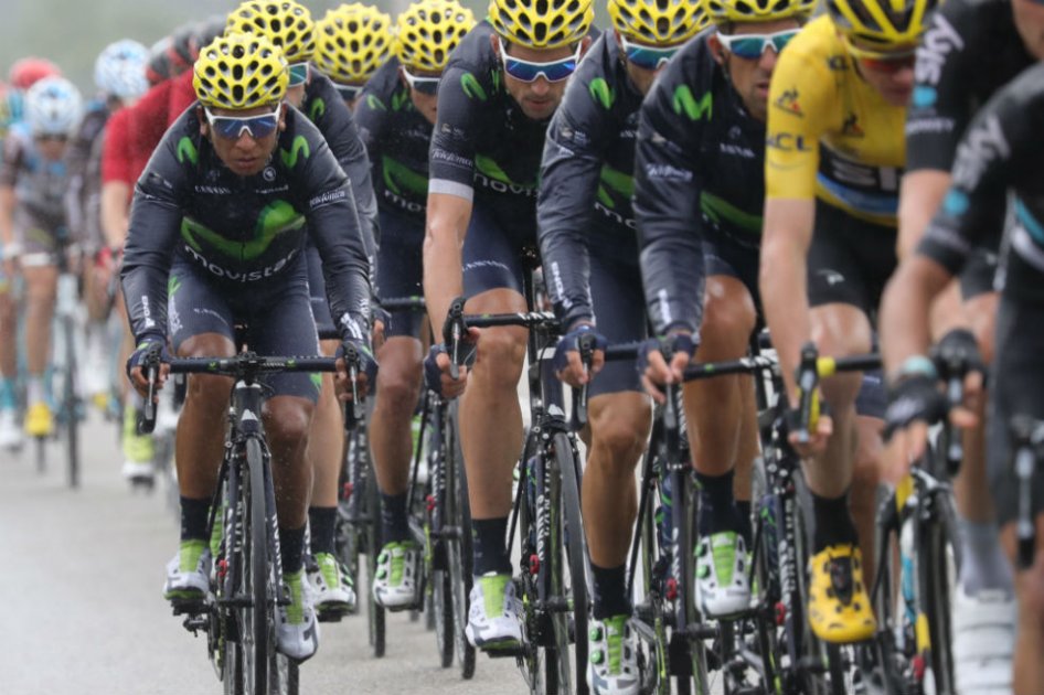 El equipo Movistar durante la segunda semana del Tour, Foto: AFP