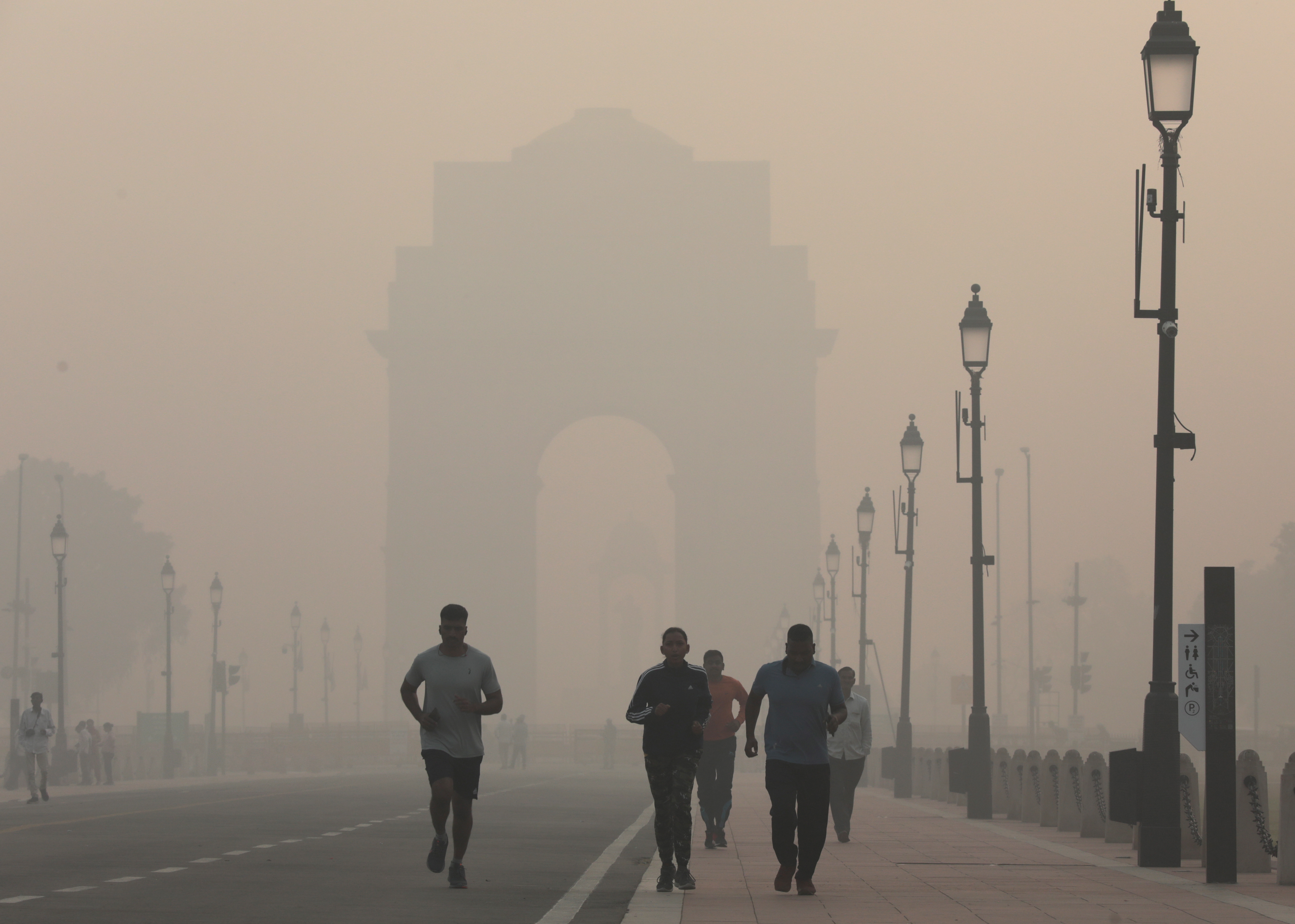 En Nueva Delhi, capital de India, cierran las escuelas por contaminación del aire