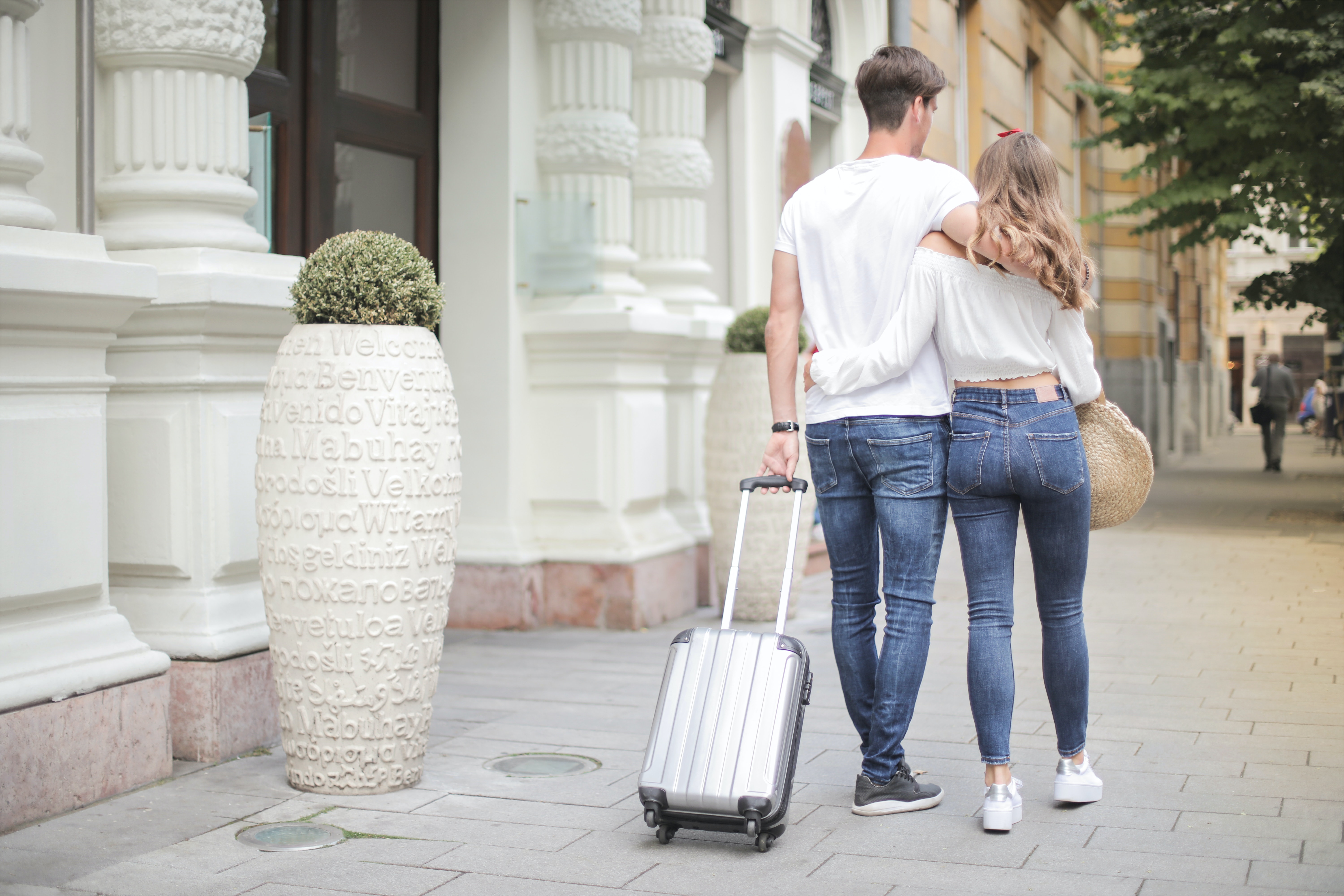Planee con anterioridad, no use indiscriminadamente sus tarjetas de crédito y haga un presupuesto, antes de irse de viaje con su pareja.