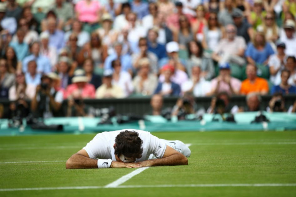Roger Federer perdió ante Milos Raonic en Wimbledon. Foto: AFP