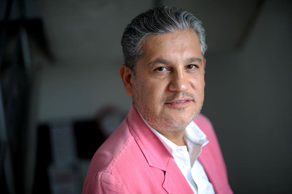 “Salir a recoger firmas se convierte en adelantar las campañas”: estratega político