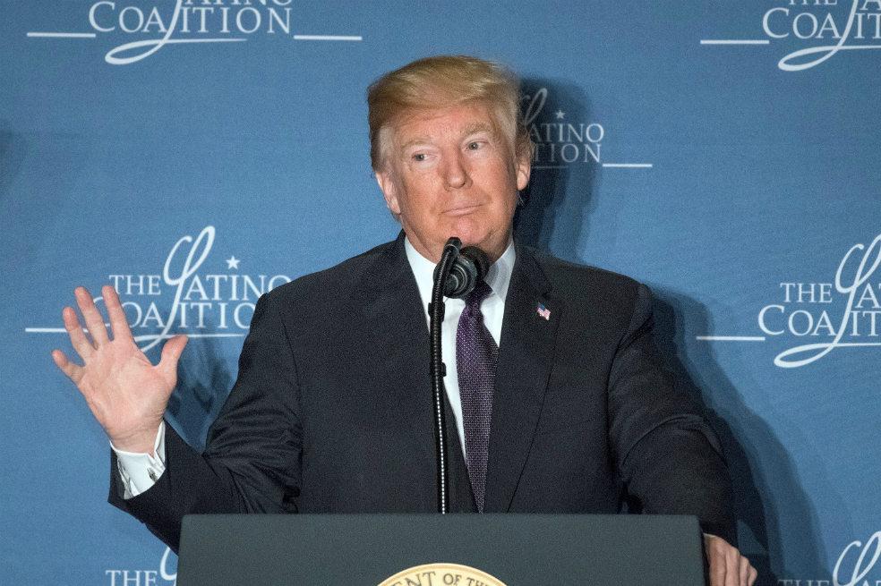 Casa Blanca confirma que Trump verá los prototipos del muro la semana próxima