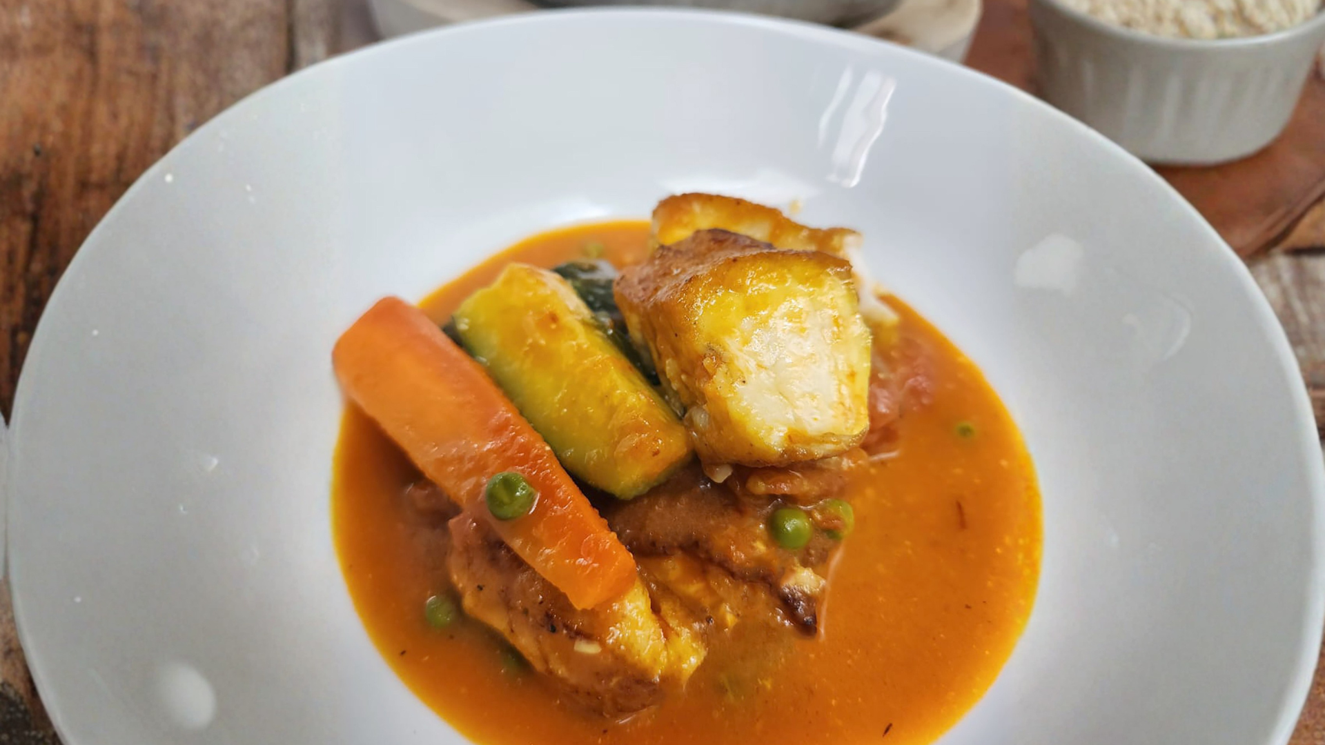 Receta para preparar sudado de pescado blanco con zucchini y zanahoria