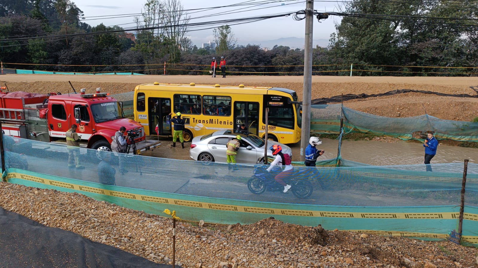 Ola invernal: reportan afectación vial por inundación en el sector de Calatrava, Suba