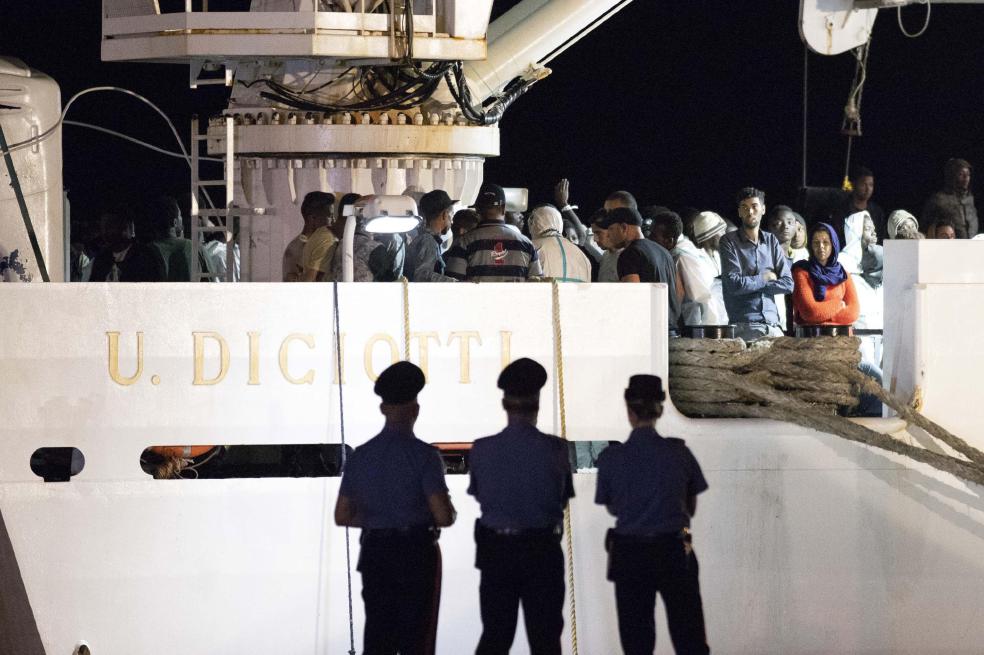 A Europa llegan barcos cargados de inmigrantes