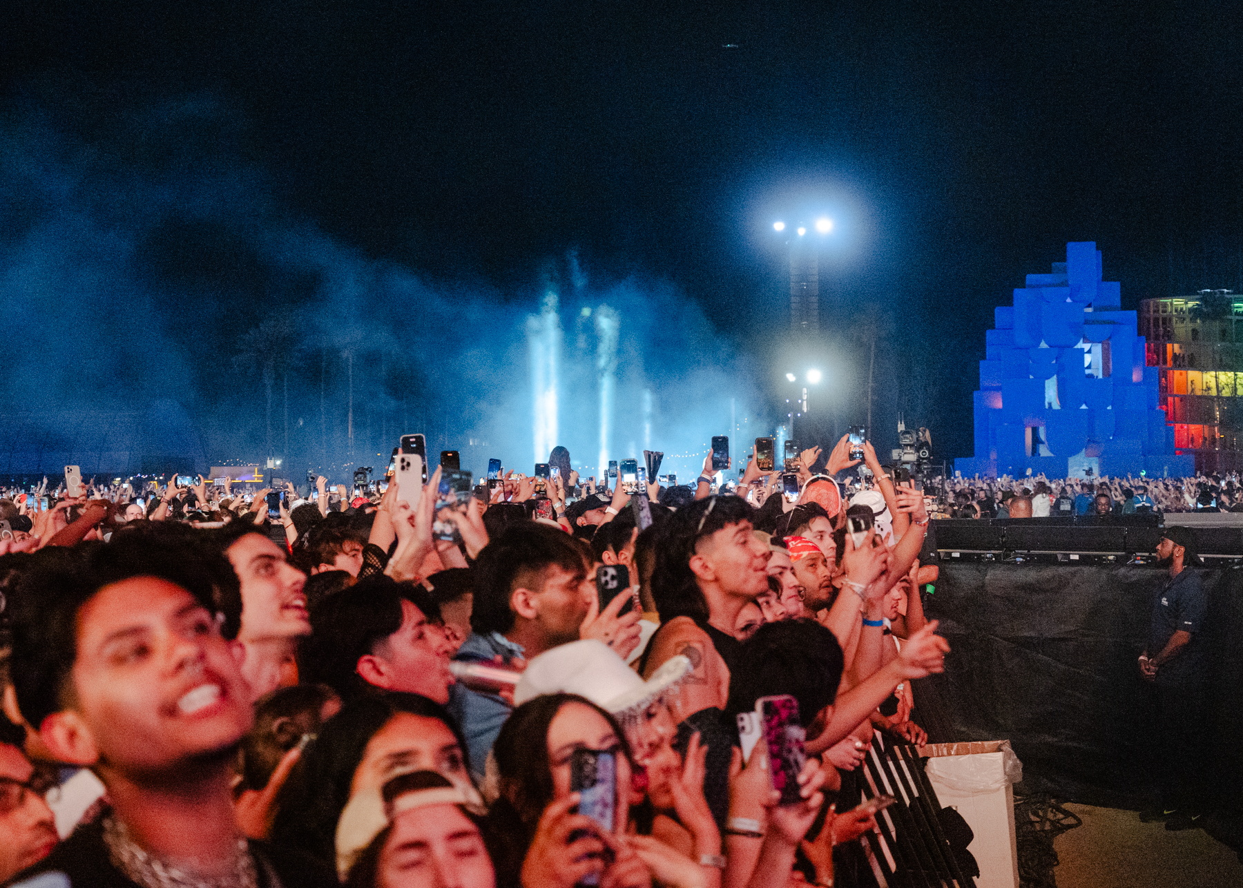 Indio (United States), 22/04/2024.- The crowd at the Coachella Valley Music and Arts Festival in Indio, California, USA, 21 April 2024 (issued 22 April 2024). EFE/EPA/SYDNEY KRANTZ