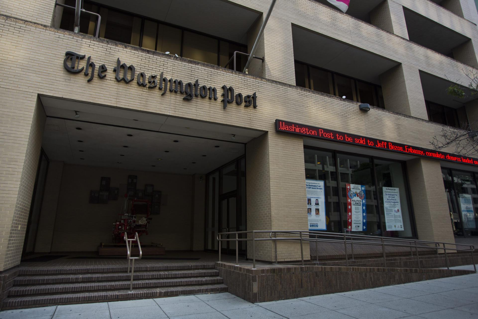 Renunció el director ejecutivo del Washington Post, tras centenares de despidos y críticas