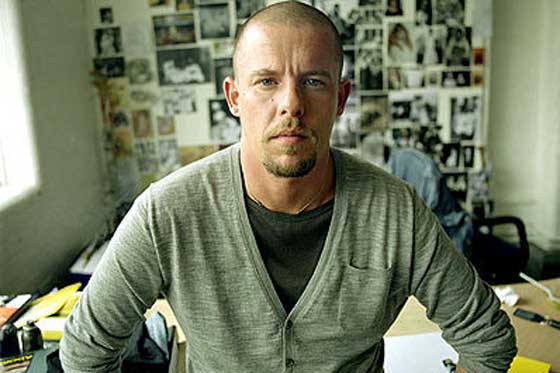 Alexander McQueen consumió drogas y somníferos antes de suicidarse