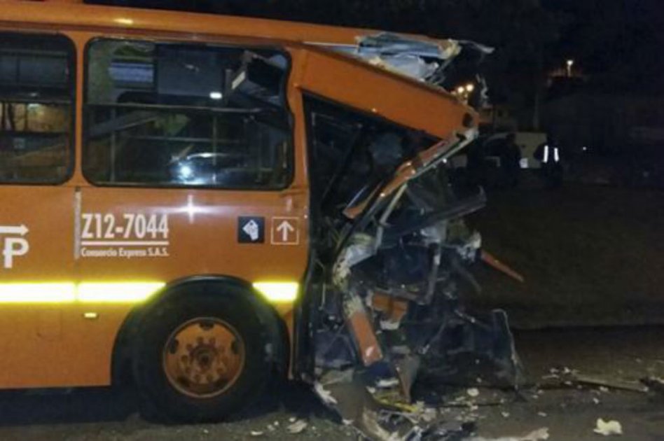 Buses del SITP habrían protagonizado choque múltiple tras carrera clandestina