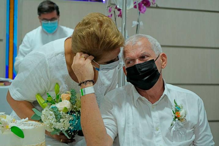 Pareja de abuelos se casó en un hospital tras diagnóstico de un cáncer avanzado