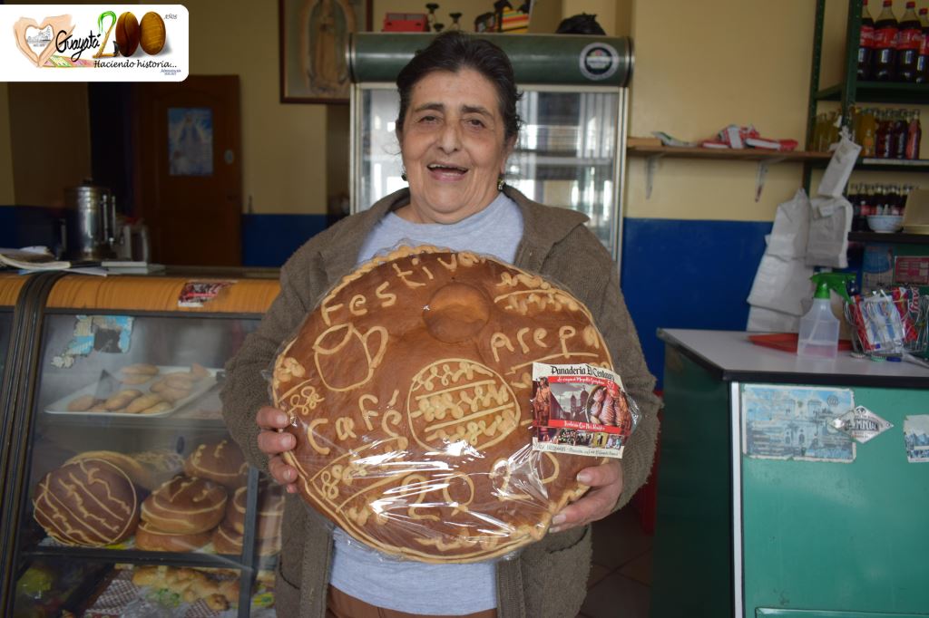 Luz Marina Pinto, propietaria de la panadería El Centauro participante del concurso de la Creatividad de la Decoración de la Mogolla.