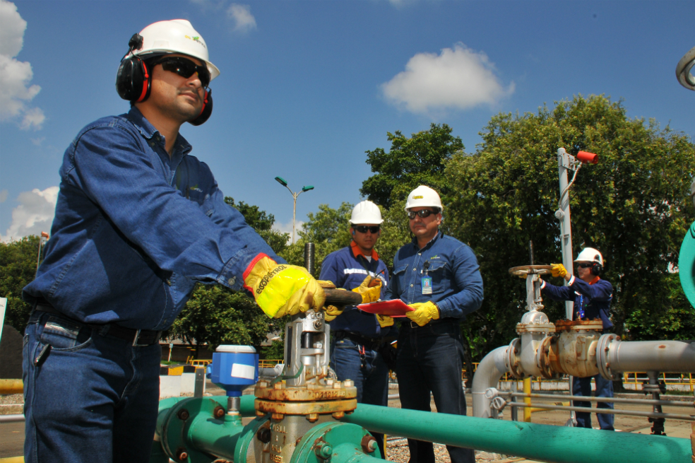 El petróleo frena avance a la espera de una reacción de la OPEP
