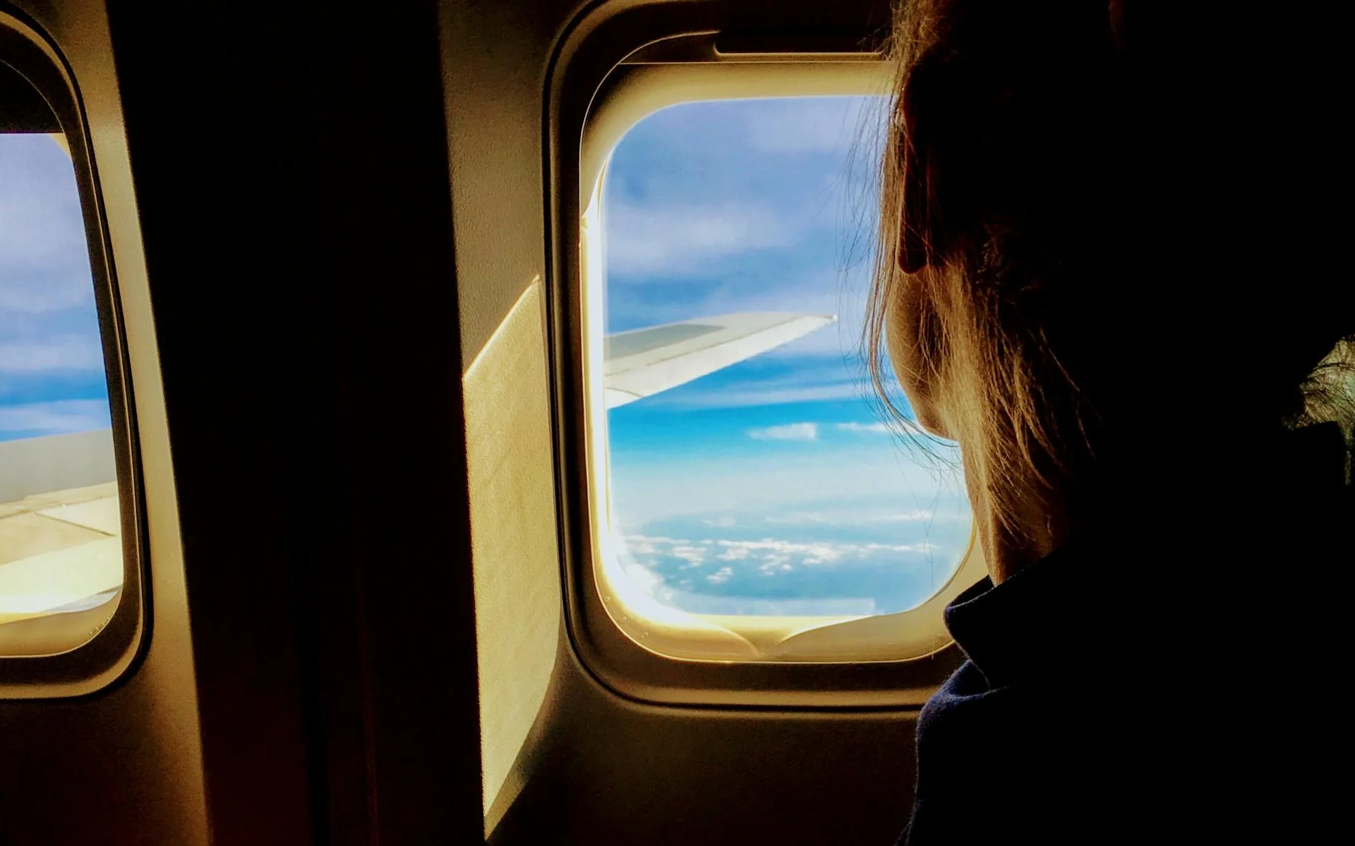 ¿Para qué sirve el pequeño agujero de las ventanas del avión y por qué son importantes?