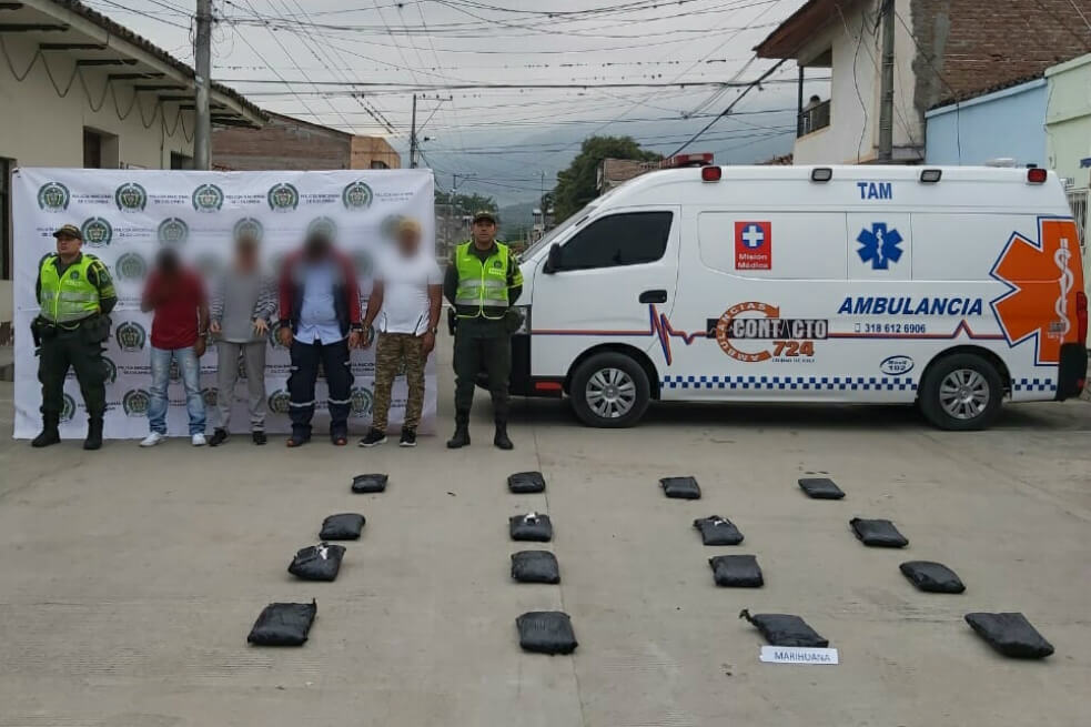 Incautan ambulancia que transportaba 16 kilos de marihuana en Florida, Valle