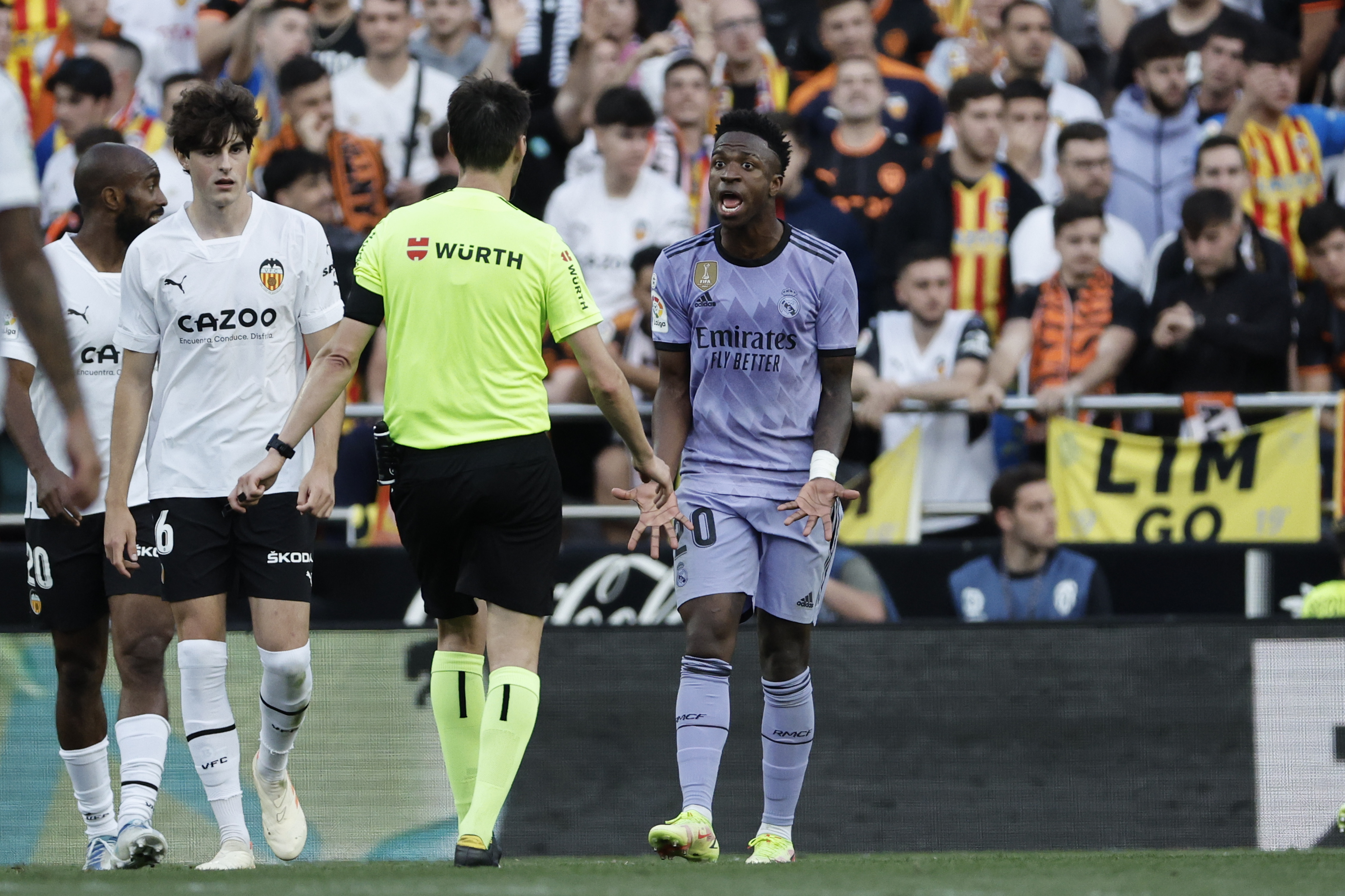 Insultos racistas contra Vinicius Jr. dejan de nuevo en evidencia al fútbol español