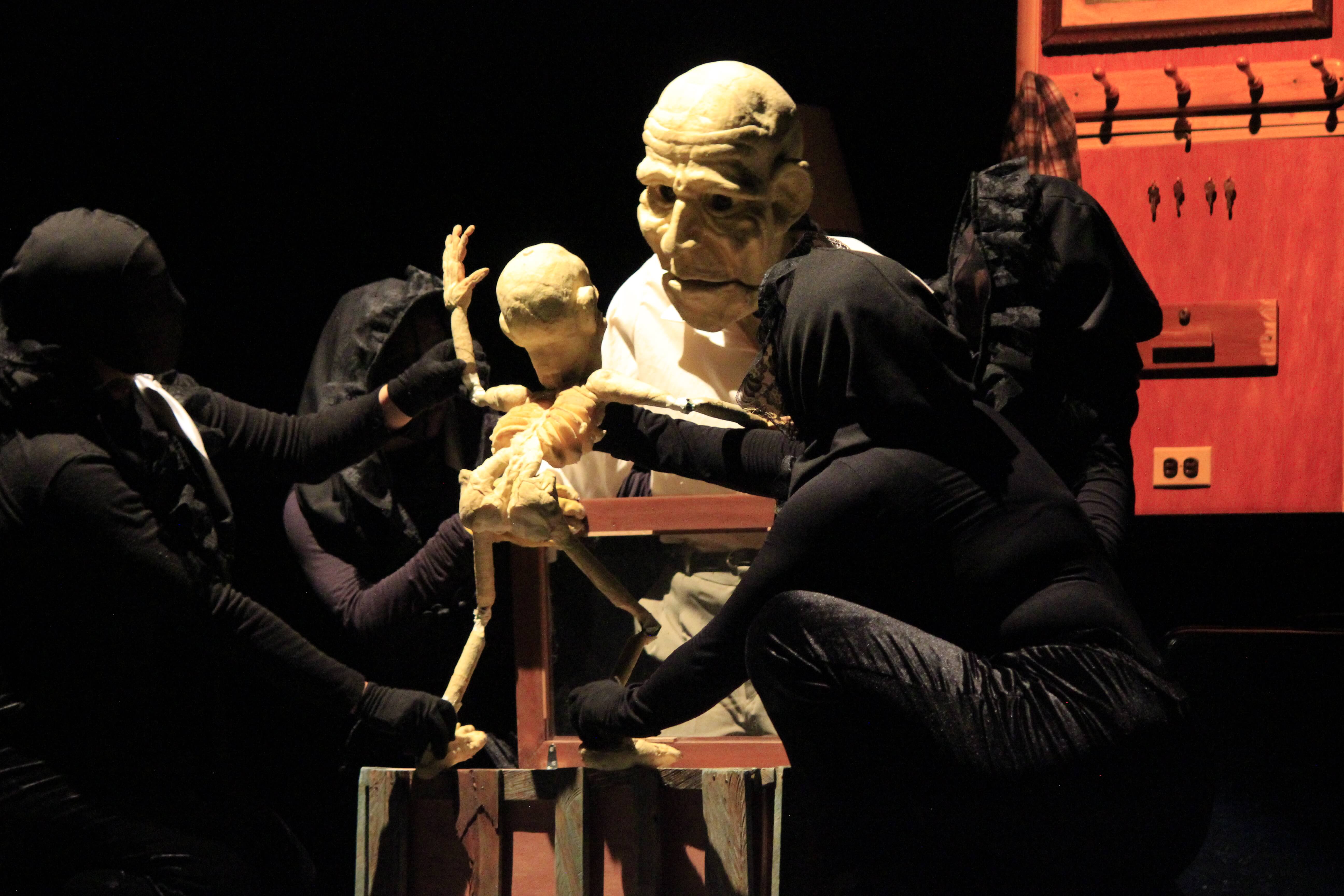 «Continente gris»: una danza entre la vida y la muerte