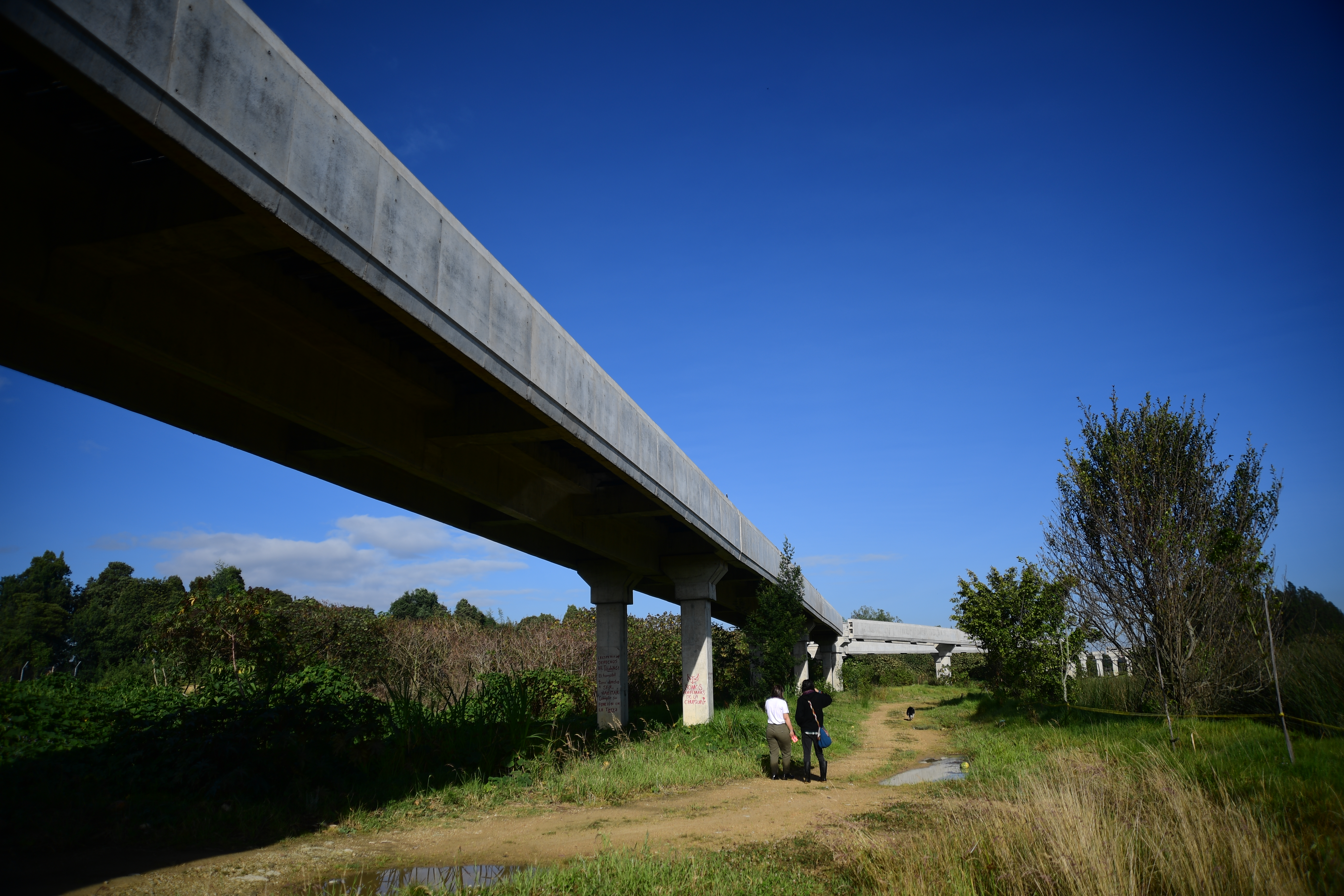 Sigue la construcción del puente en el humedal Tibabuyes, esto se sabe
