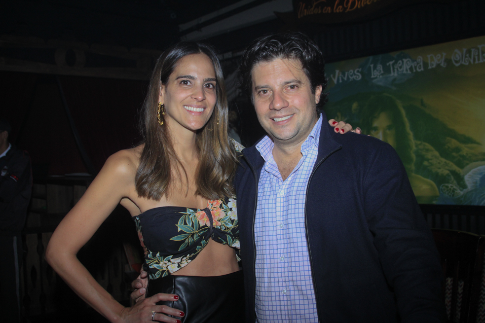 GILBERTO SANTAROSA, UN CONCIERTO BENÉFICO EN EL CUMBIA HOUSE DE GAIRA PARA APOYAR LA INICIATIVA “TRAS LA PERLA” DE CARLOS VIVES Y CLAUDIA ELENA VÁSQUEZ