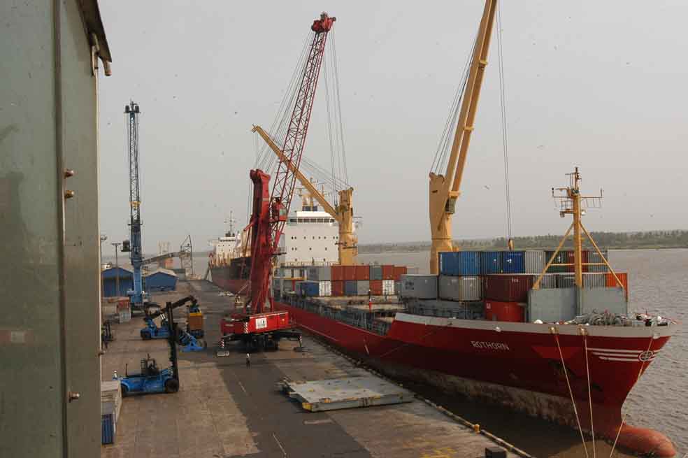 Exportaciones cayeron en 2012, a pesar del TLC