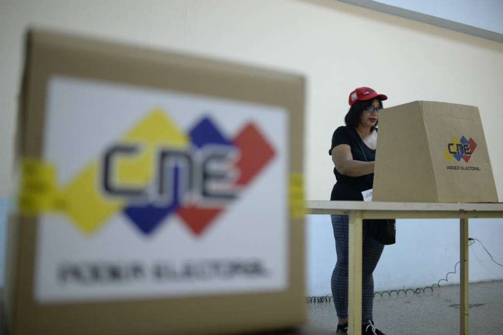 Ya comenzó el cierre de urnas en Venezuela