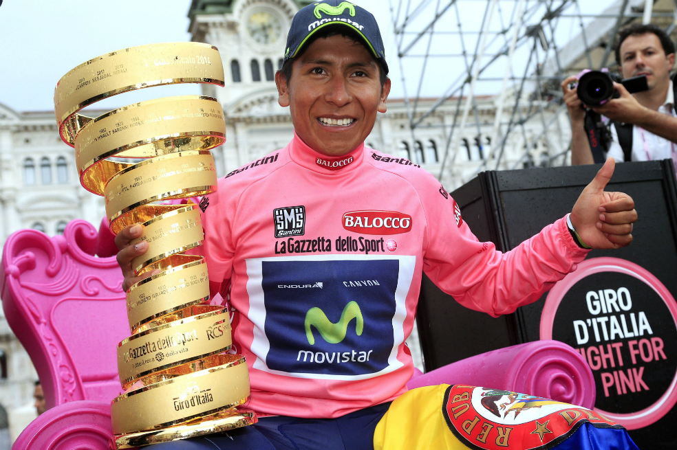 En 2014 Nairo sube otro escalón al ganar el Giro de Italia, con segundo lugar de Rigoberto Urán. El mundo supo entonces que los escarabajos iban en serio hacia la cumbre del ciclismo mundial y que estaba muy cerca su consagración definitiva y, como si esto fuera poco, al año siguiente vuelve a ser segundo del Tour, a 1.12 de Froome y en 2.016 gana la Vuelta a Cataluña, el Tour de Romandía, la Ruta del Sur, es tercero en el Tour y gana la Vuelta a España en la que derrotó a Chris Froome tras una etapa demencial, en la que con la colaboración de Alberto Contador, el Movistar comandó una intensa batalla de dos lotes, batiéndose metro a metro en terreno quebrado. Tan violenta fue la lucha que a la meta llegaron 93 corredores fuera de control, que tuvieron que ser repescados pues el pelotón se reduciría en más del 60 por ciento.