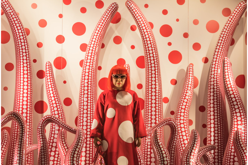 De Kusama a Murakami: un recorrido generacional por el arte nipón más global