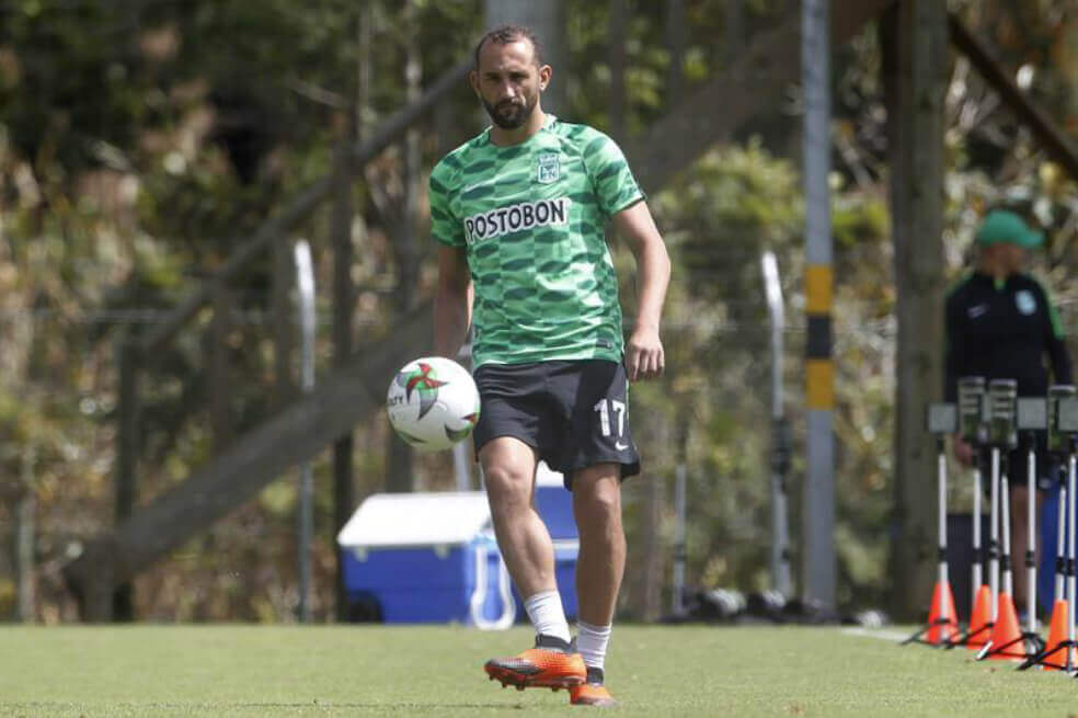 El delantero argentino Hernán Barcos durante un entrenamiento de Atlético Nacional. / EFE