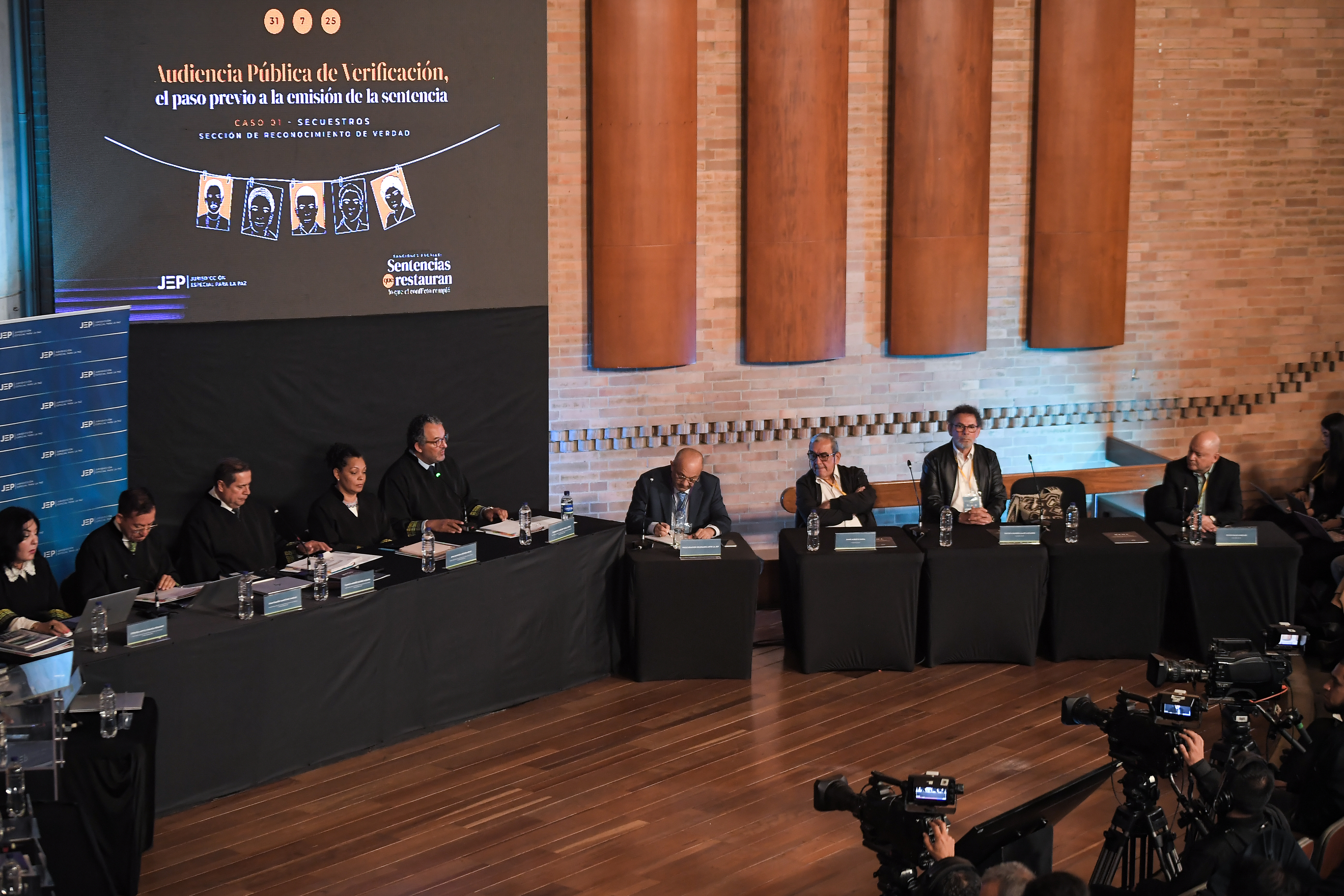 Audiencia de verificación de la JEP (Jurisdicción Especial para la Paz) sobre el macrocaso 01, con los comparecientes de las antiguas FARC