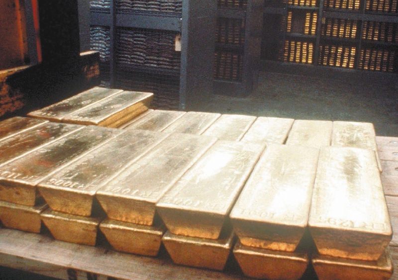 Rusos guardan sus ahorros en oro tras colapso del rublo