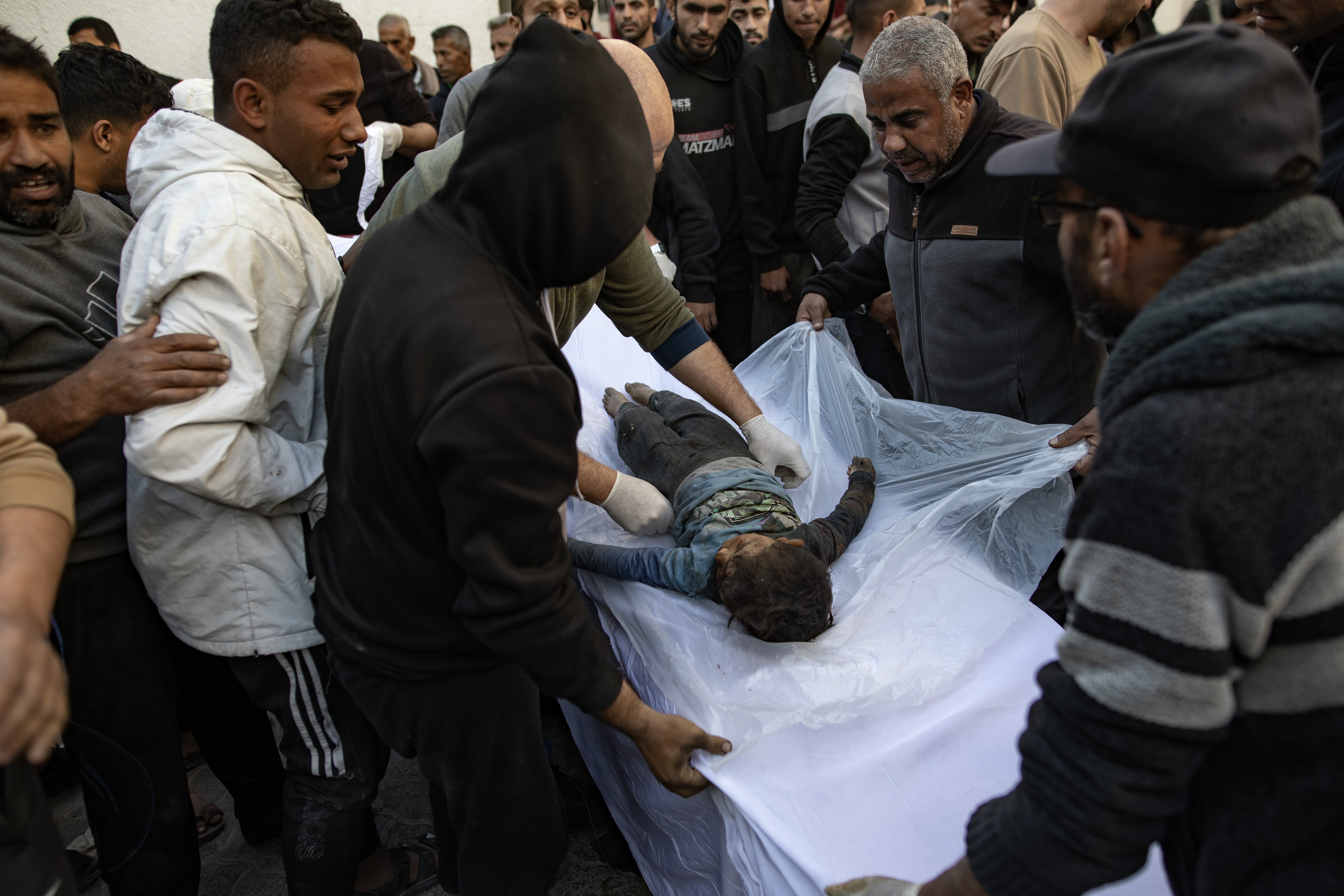 Testimonios desde Gaza: cadáveres por todas partes, la mayoría de niños y mujeres