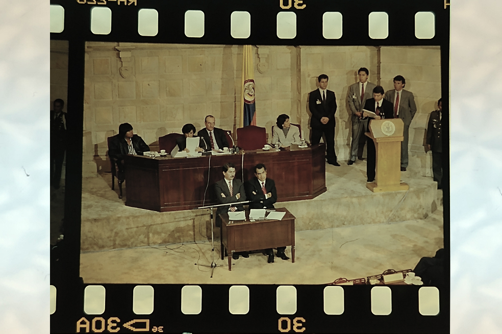El presidente César Gaviria dio apertura a la Asamblea con la lectura de un discurso de 23 páginas, en el que expresó sus ideas sobre la nuevas constitución.