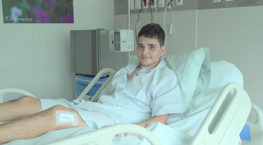 La historia del joven que se salvó de morir tras caer de un octavo piso