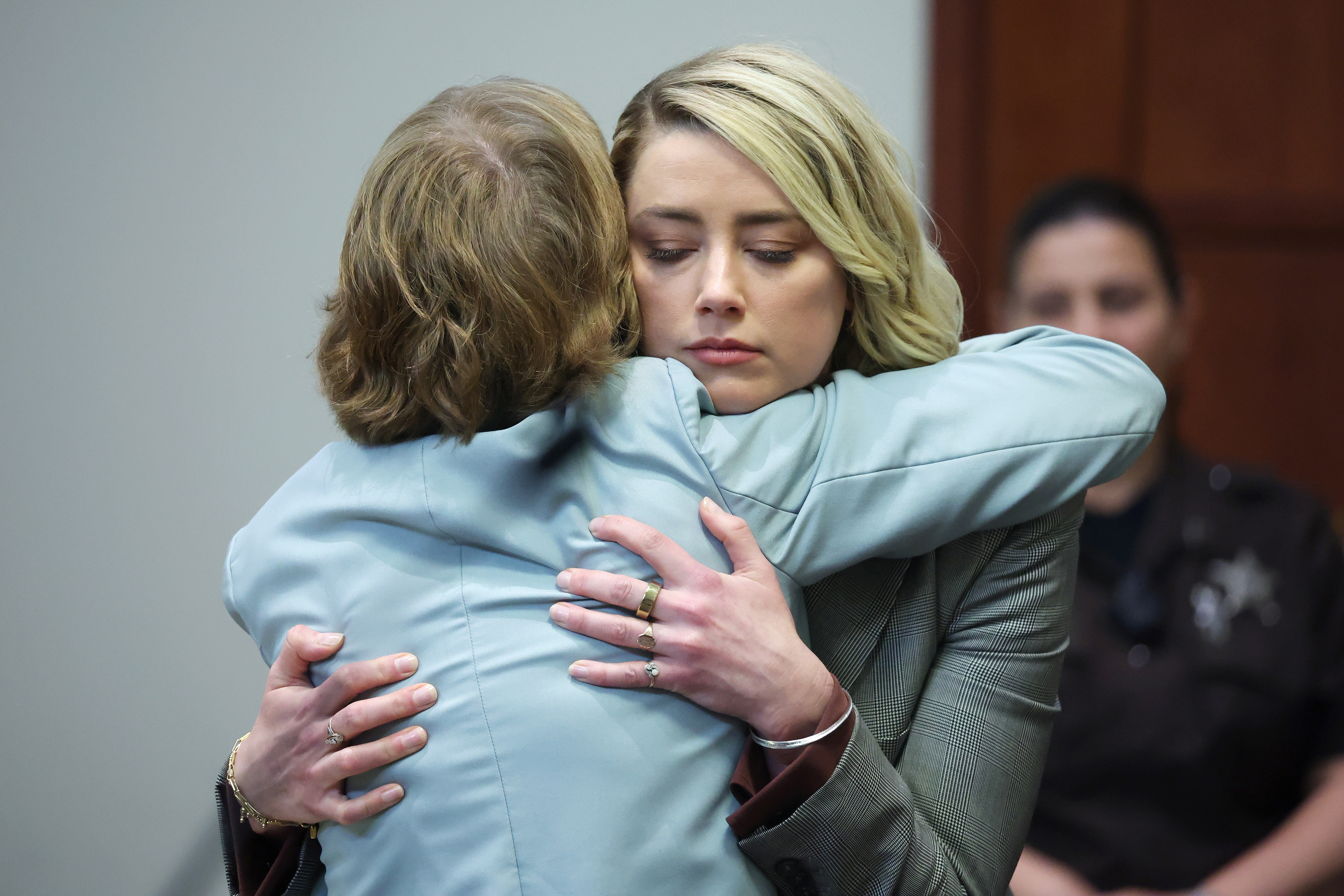 Memes, burlas y amenazas, ¿por qué los ataques contra Amber Heard son peligrosos?