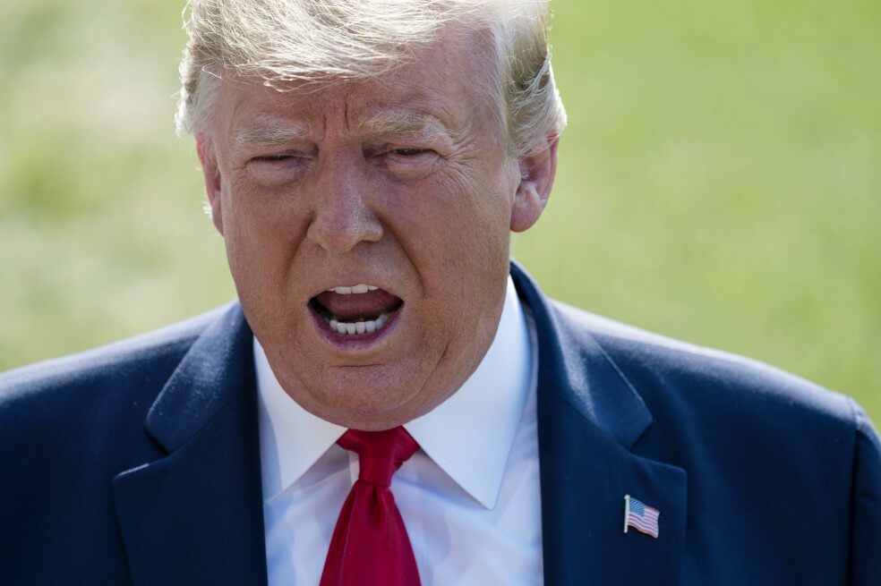 Trump insta a la Reserva Federal a recortar tasas de interés