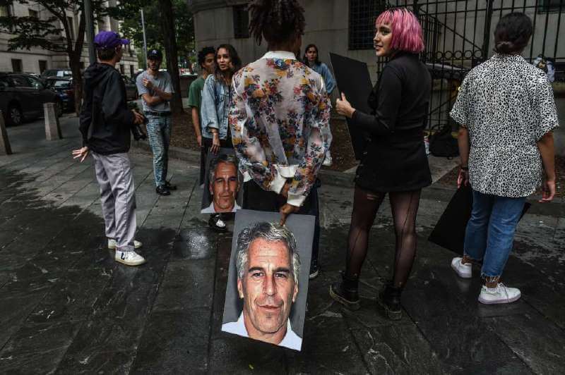 Las fiestas y orgías que organizaba Jeffrey Epstein en su paradisíaca isla