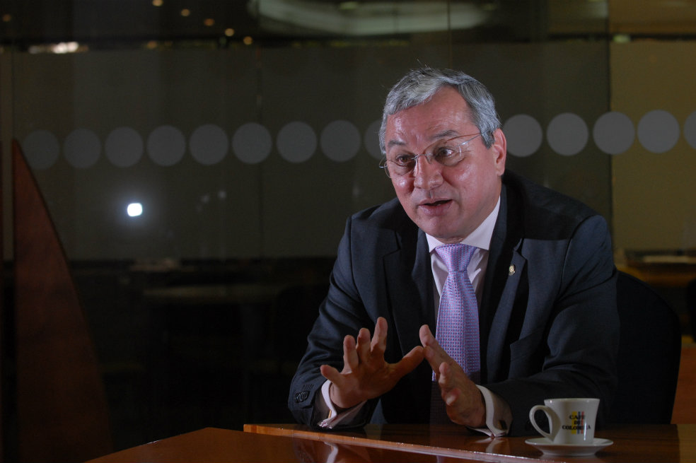 El exmagistrado Henry Villarraga es investigado por presuntamente intentar favorecer al coronel (r) González. / Daniel Gómez