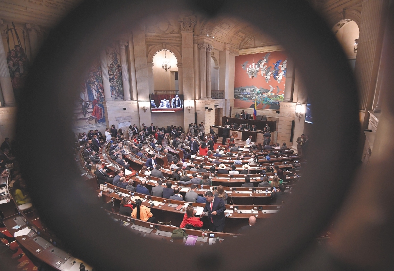 Los nuevos ministros deben ganar votos a favor de las reformas del Gobierno tras la ruptura de la coalición. 