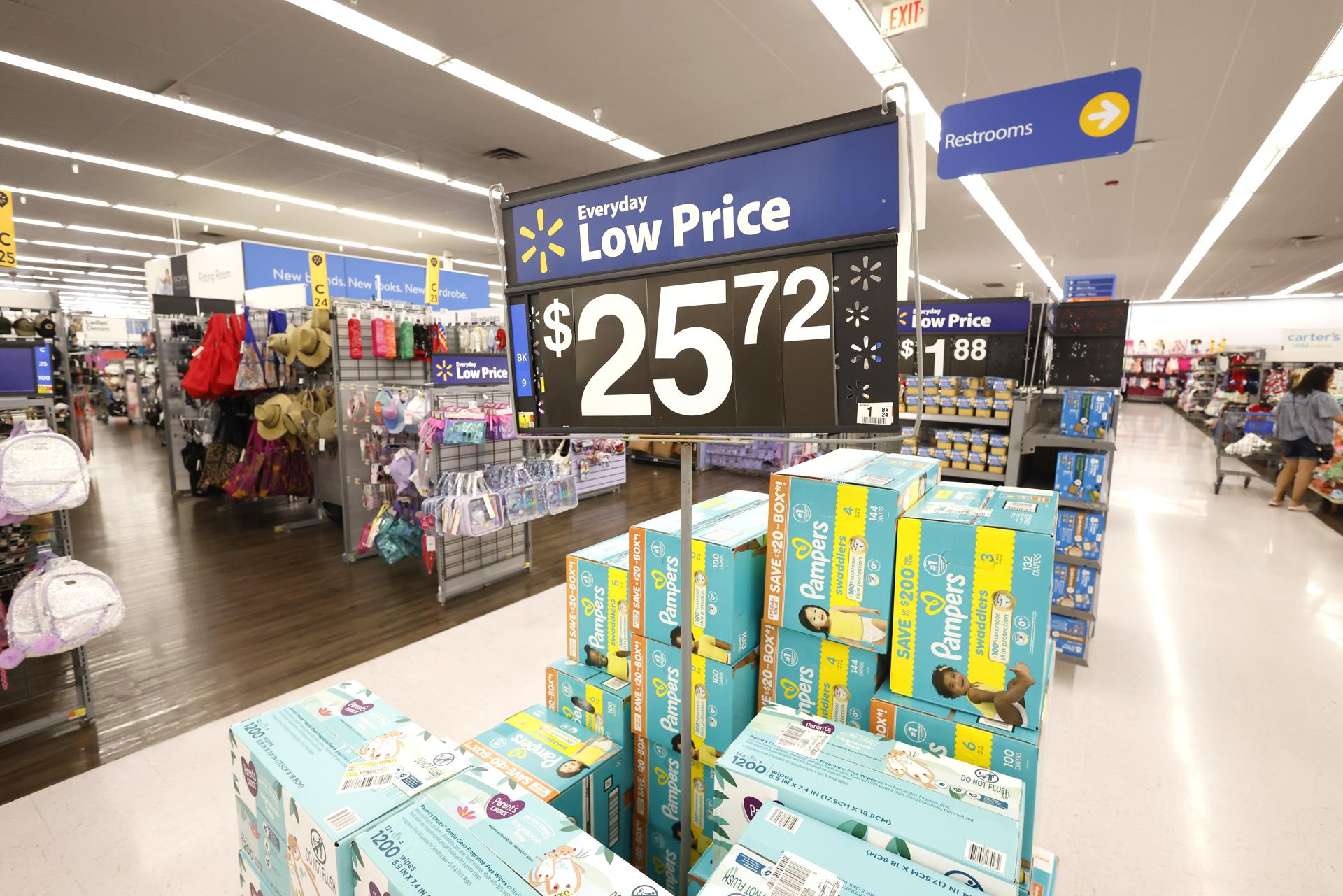Trump ataca con todo a Walmart por encarecer productos tras sus propios aranceles