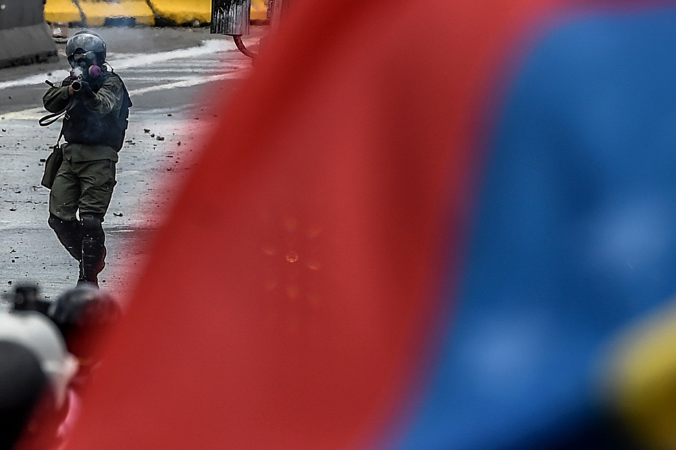Joven de 17 años muere por "disparo" en protesta contra Maduro