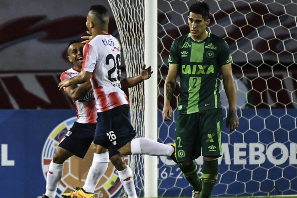 Júnior deja dudas pero saca ventaja en los cuartos de la Copa Sudamericana