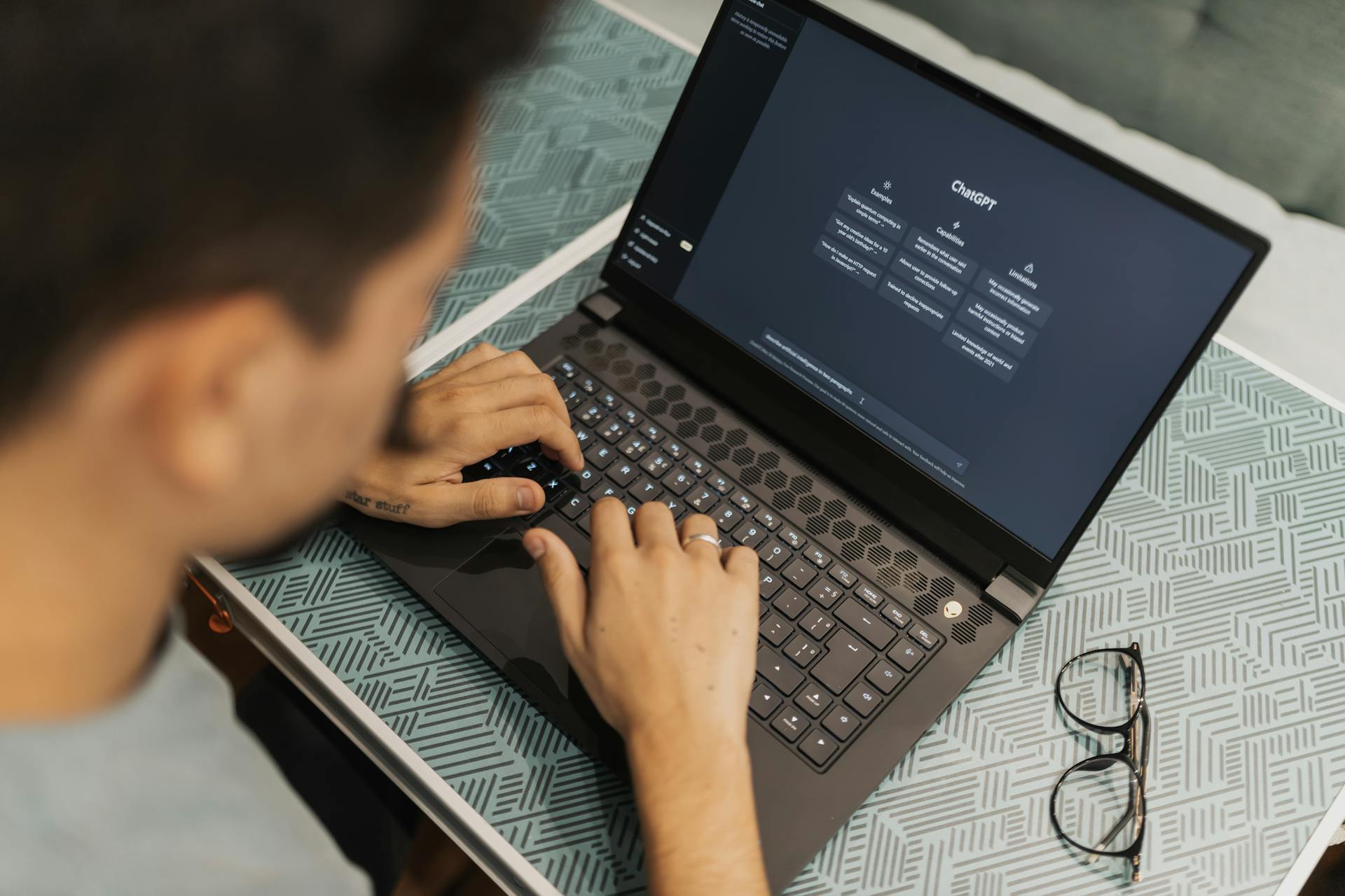 Si bien ChatGPT fue el primer chatbot con IA en popularizarse, hoy no es el único y esta tecnología ya hace mucho más que solo responder preguntas.