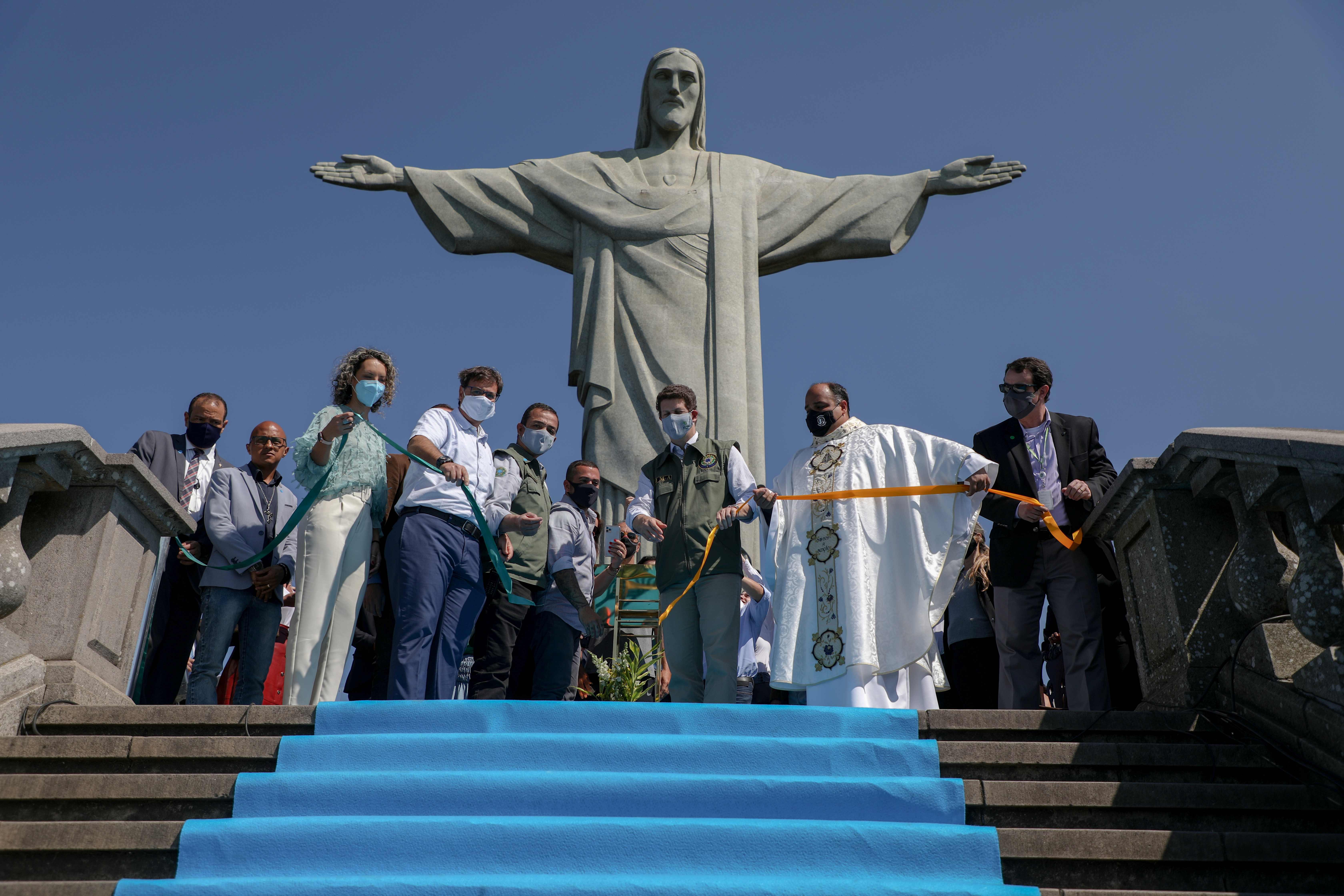 "La reapertura del Cristo simboliza la reapertura de Brasil al turismo", dijo el ministro de Medio Ambiente, Ricardo Salles, durante la inauguración del monumento.