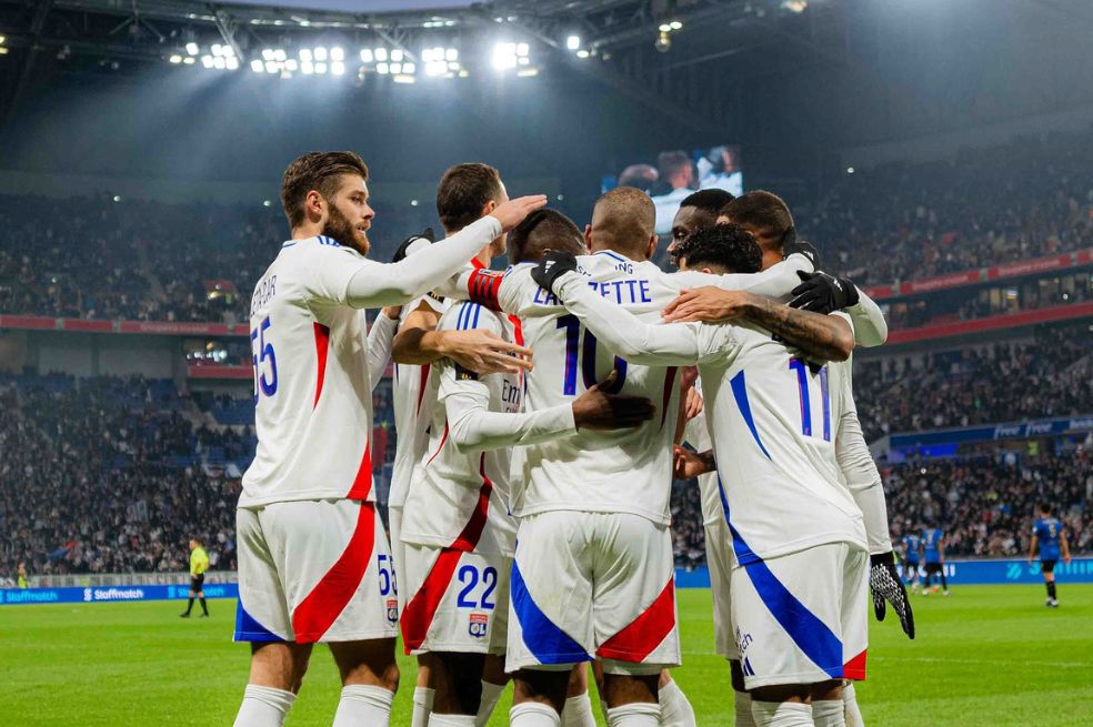 Futbolista del Lyon fue atracado a mano armada en su casa