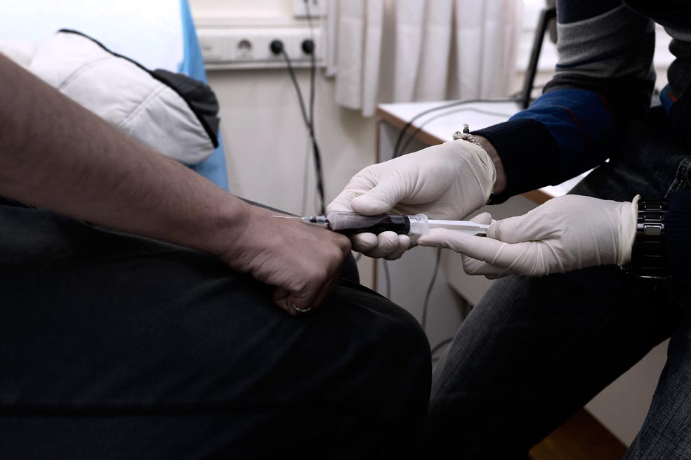 Adictos a las drogas consumen bajo supervisión