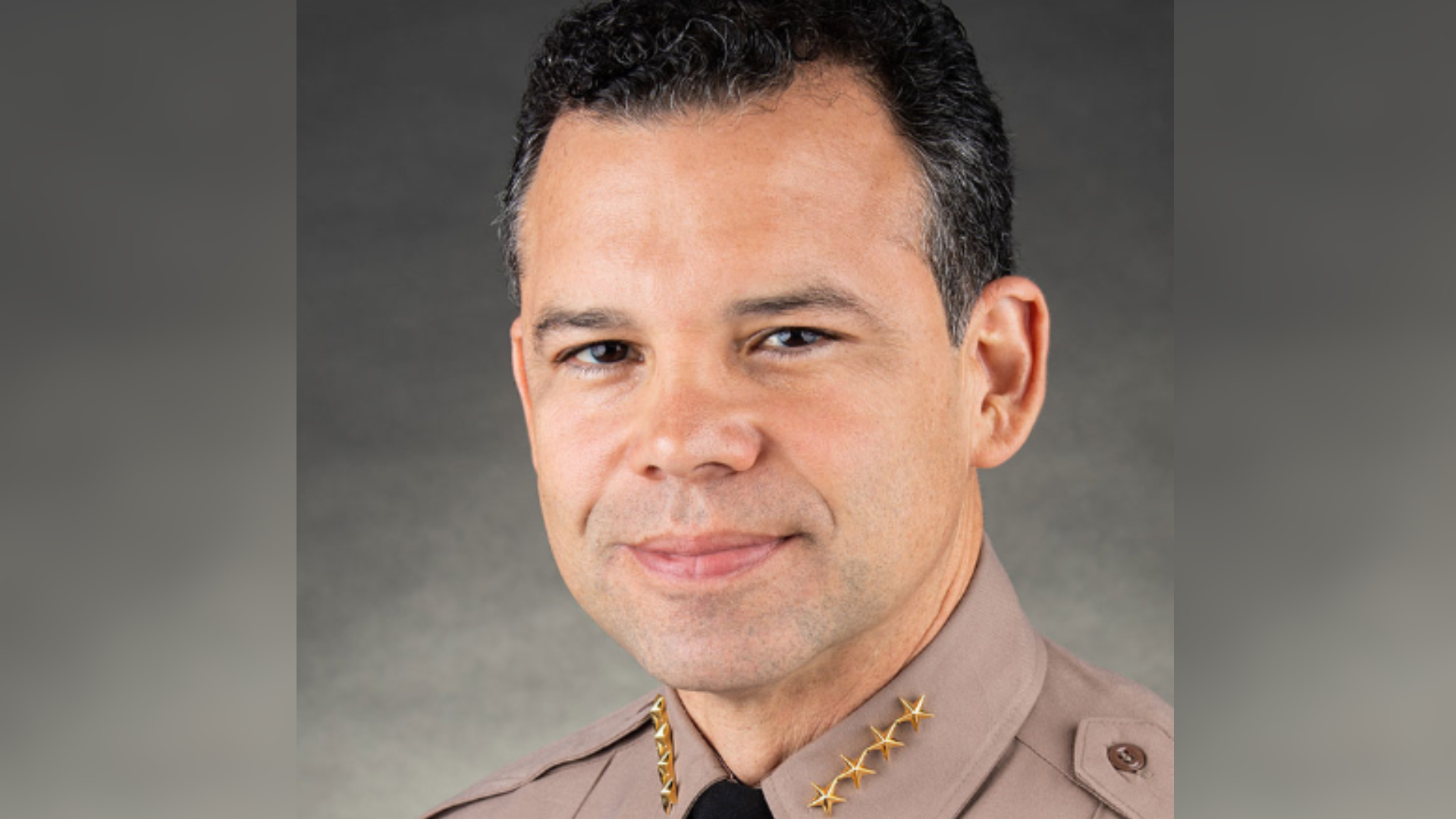 Jefe de la Policía de Miami-Dade está en estado crítico tras dispararse a sí mismo