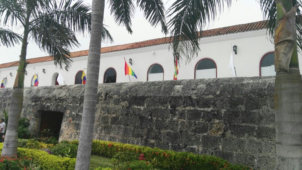 Comunidad evangélica rechaza bandera LGBTI en fachada de la Alcaldía de Cartagena