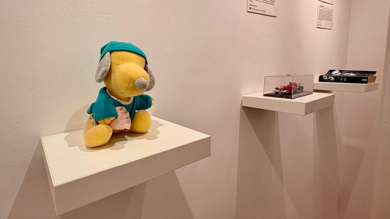 Un peluche de perrito, regalo de una primera cita, hace parte de los objetos que guardan historias reales en el Museo de Historias de Amor de Dubrovnik.